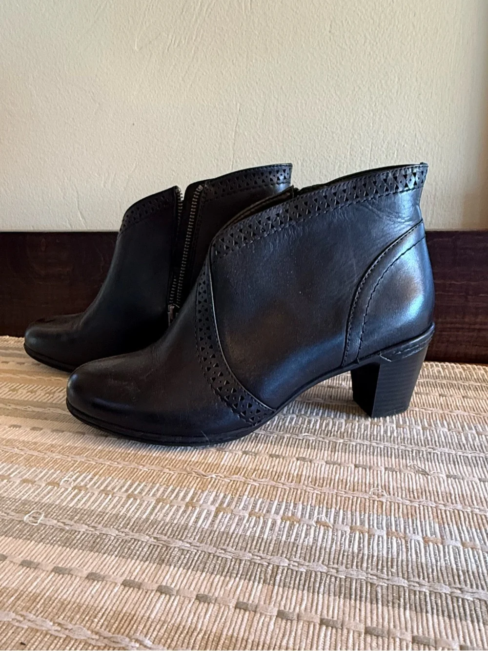 🔥NIB‼️Rockport Black Leather Ankle Boot with Side Zipper - Size 7.5